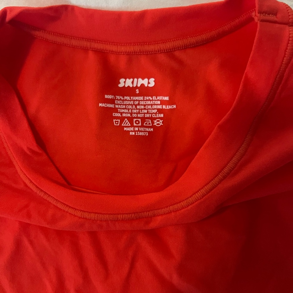 NWOT Skims Fits Everybody T-Shirt Bundle - Picture 6 of 7